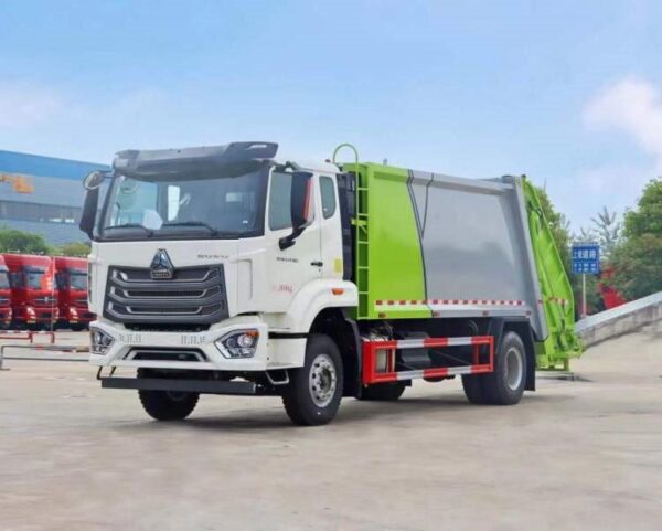SINOTRUK HOWO Garbage Compactor - Image 3